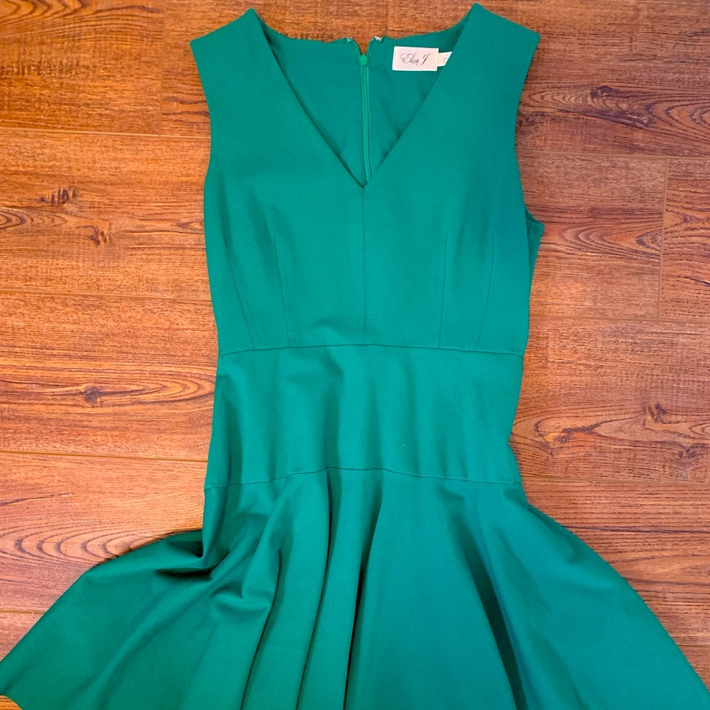 Size 8 Green Eliza J dress. Size 8.
